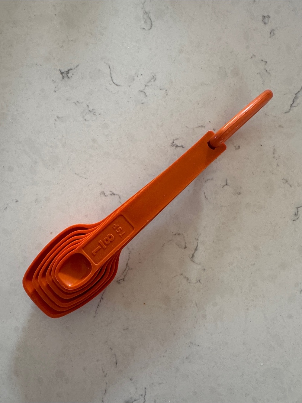 TUPPERWARE NESTING MEASURING SPOONS